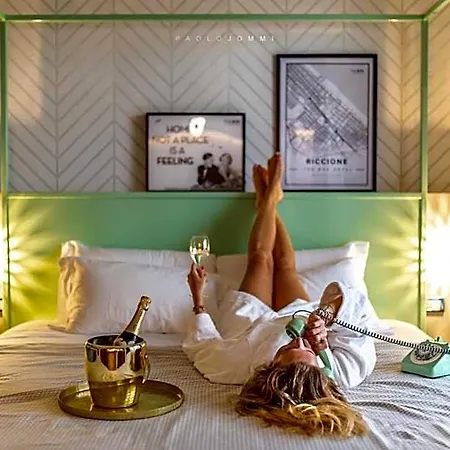 Hotel The Box - Adults Only
